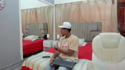 Snapshot of julian_billy chatting on January 31, 4:06 pm julian billy online show from January 31, 4:06 pm