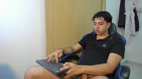 Snapshot of julian_billy chatting on November 3, 9:16 pm julian billy online show from November 3, 9:16 pm