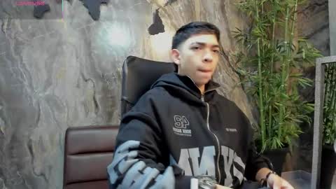 Snapshot of julian_mercier chatting on February 13, 11:17 am JULIAN online show from February 13, 11:17 am