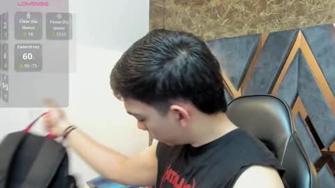 Snapshot of julian_mercier chatting on February 23, 11:18 am JULIAN online show from February 23, 11:18 am