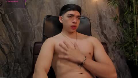 Snapshot of julian_mercier chatting on March 11, 11:27 am JULIAN online show from March 11, 11:27 am