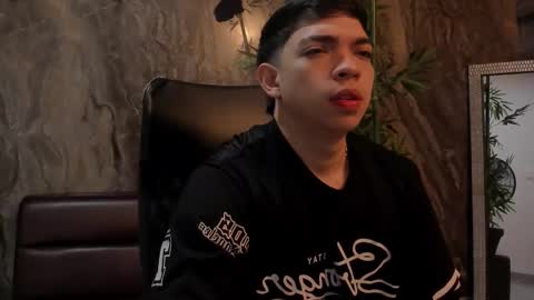 Snapshot of julian_mercier chatting on March 13, 11:17 am JULIAN online show from March 13, 11:17 am