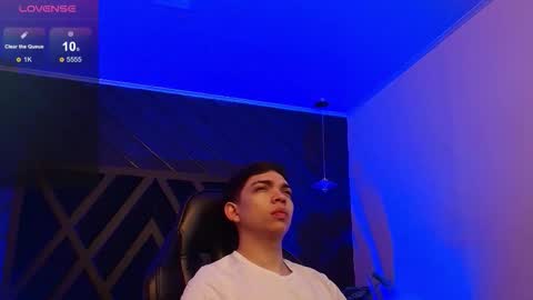 Snapshot of julian_mercier chatting on March 17, 11:13 am JULIAN online show from March 17, 11:13 am