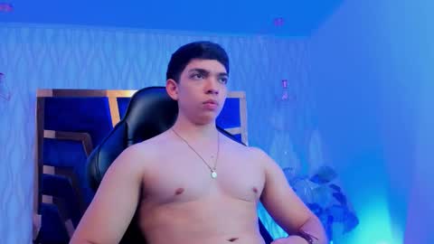 Snapshot of julian_mercier chatting on March 24, 11:21 pm JULIAN online show from March 24, 11:21 pm