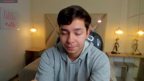 julian_smith21 online show from March 15, 3:40 pm