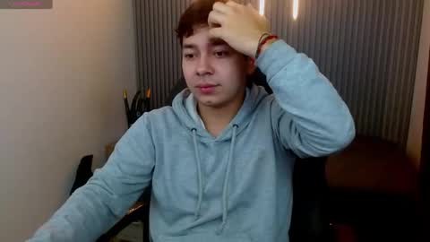 julian_smith21 online show from March 20, 11:48 am