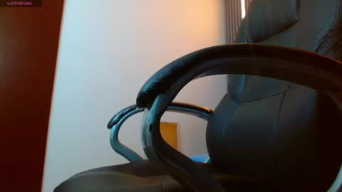 julian_smith21 online show from March 27, 1:55 pm