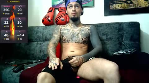 Julian independent model online show from October 3, 9:39 am