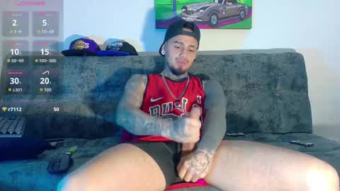 Julian independent model online show from November 21, 7:51 am