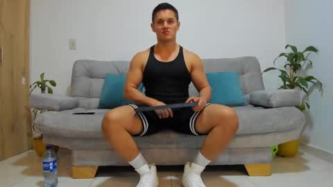 julian_wallace online show from December 7, 1:14 am