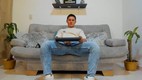 julian_wallace online show from January 21, 12:15 am