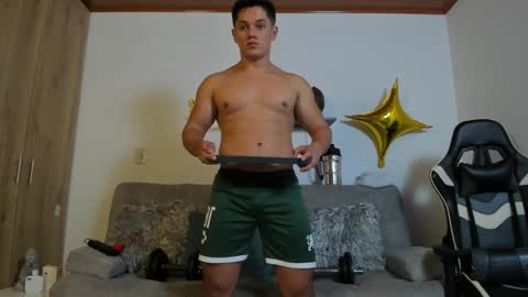 julian_wallace online show from September 18, 4:31 pm