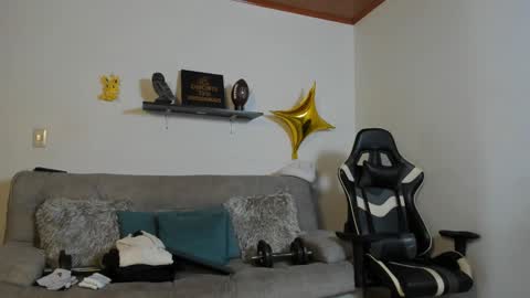 julian_wallace online show from October 25, 5:19 pm