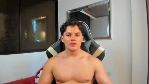 julian_wallace online show from February 20, 9:26 pm