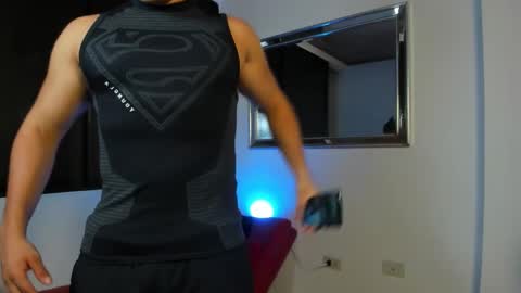 julian_wallace online show from March 3, 11:10 pm