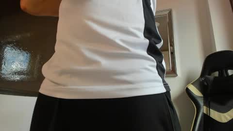 julian_wallace online show from May 3, 6:03 pm