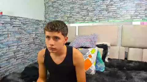 Snapshot of julian_wolf18 chatting on September 25, 2:21 pm julian online show from September 25, 2:21 pm