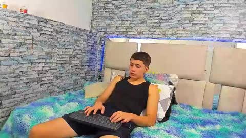 Snapshot of julian_wolf18 chatting on October 10, 3:11 pm julian online show from October 10, 3:11 pm