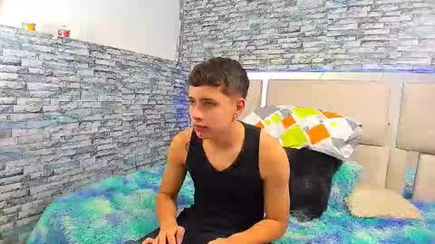 Snapshot of julian_wolf18 chatting on October 13, 3:23 pm julian online show from October 13, 3:23 pm