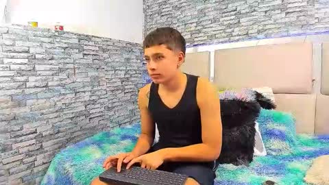 Snapshot of julian_wolf18 chatting on October 14, 6:09 pm julian online show from October 14, 6:09 pm