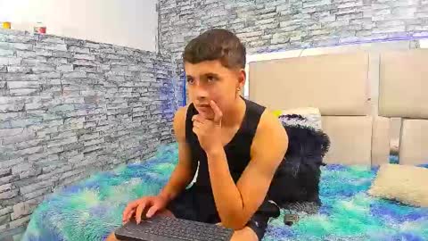 Snapshot of julian_wolf18 chatting on October 16, 3:46 pm julian online show from October 16, 3:46 pm