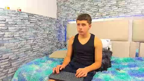 Snapshot of julian_wolf18 chatting on October 18, 4:30 pm julian online show from October 18, 4:30 pm