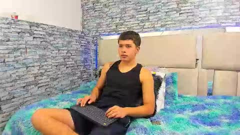 Snapshot of julian_wolf18 chatting on October 22, 3:34 pm julian online show from October 22, 3:34 pm