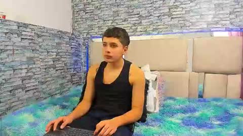 Snapshot of julian_wolf18 chatting on October 23, 4:17 pm julian online show from October 23, 4:17 pm