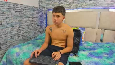 Snapshot of julian_wolf18 chatting on October 31, 4:08 pm julian online show from October 31, 4:08 pm