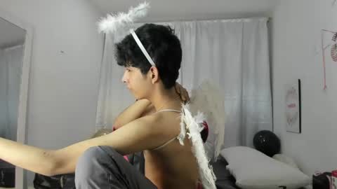 Julian online show from May 14, 6:47 pm