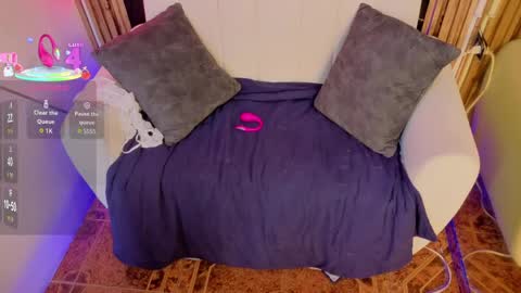 Snapshot of juliana11_pm chatting on April 5, 2:14 pm JULIANA AND CHRIS online show from April 5, 2:14 pm