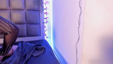 juliana_js_ online show from February 3, 6:40 am