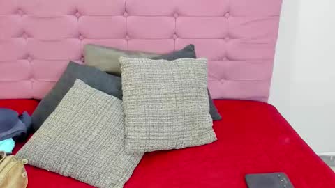 Juliana online show from November 4, 1:10 pm