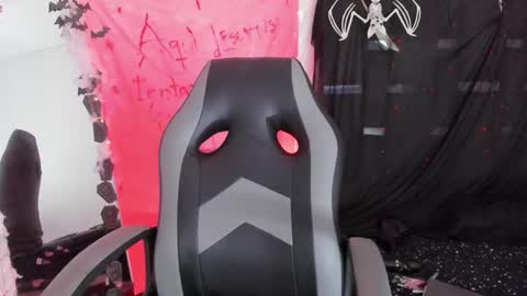 Snapshot of julianacarter chatting on October 27, 11:09 pm JulianaCarter online show from October 27, 11:09 pm