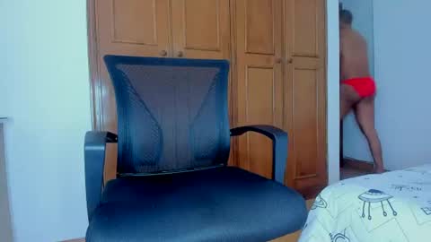 Snapshot of julianmastercash chatting on June 19, 2:21 pm julianmastercash online show from June 19, 2:21 pm