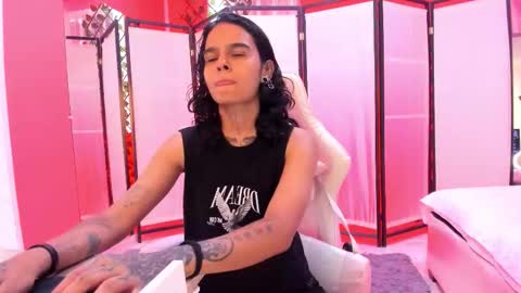 julianne_7 online show from February 2, 8:51 pm