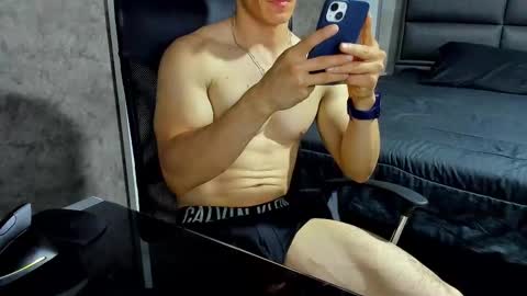 Julian online show from October 16, 10:55 pm