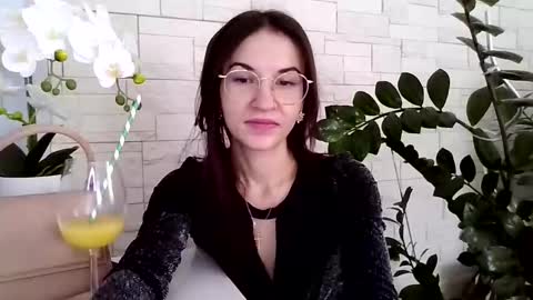 Julia online show from February 19, 2:46 pm