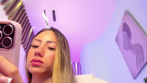 Snapshot of juliasprouse_ chatting on January 24, 8:13 am Julias online show from January 24, 8:13 am