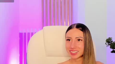 Snapshot of juliasprouse_ chatting on January 25, 7:49 am Julias online show from January 25, 7:49 am