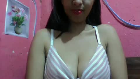 julie0612 online show from June 16, 11:02 am