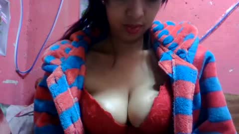 julie0612 online show from July 2, 10:21 am