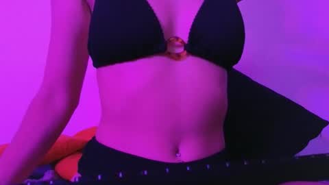 Julie-Game online show from May 28, 8:39 pm