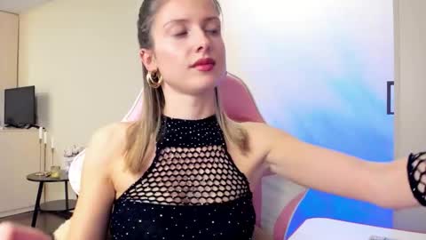 Julie online show from October 7, 4:48 pm