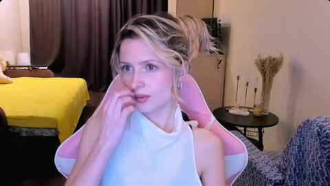 Julie online show from February 3, 12:43 pm