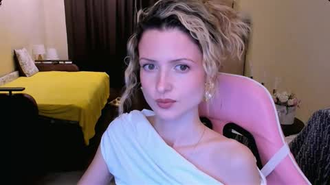 Julie online show from February 25, 4:27 pm