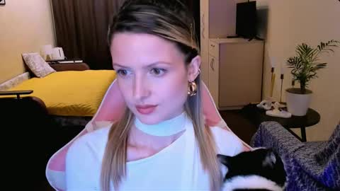 Julie online show from March 18, 2:09 pm