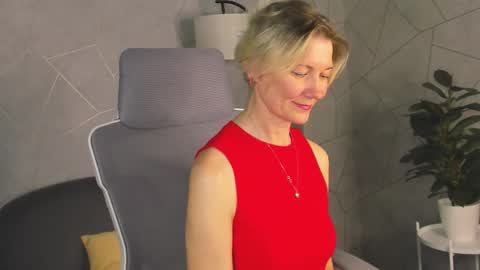 Julie Lucasss online show from March 17, 12:59 am