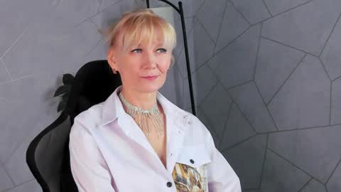 Snapshot of julie_lucasss chatting on April 30, 1:12 am Julie Lucasss online show from April 30, 1:12 am
