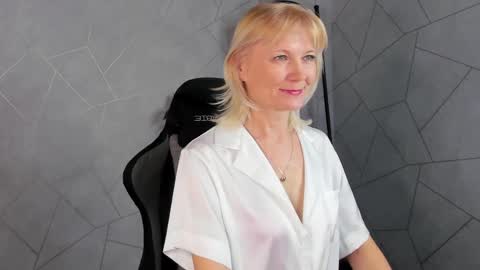 Snapshot of julie_lucasss chatting on May 1, 12:59 am Julie Lucasss online show from May 1, 12:59 am